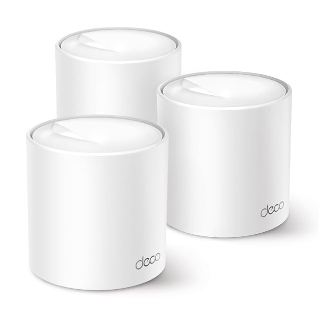 Drei weiße zylindrische Mesh-Geräte TP-Link Deco X50