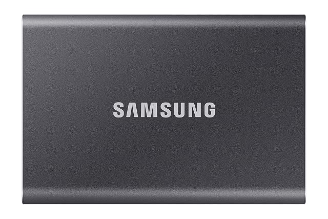 Portable SSD Samsung T7 mit 1 TB im grauen Aluminiumgehäuse mit zwei USB-Kabeln