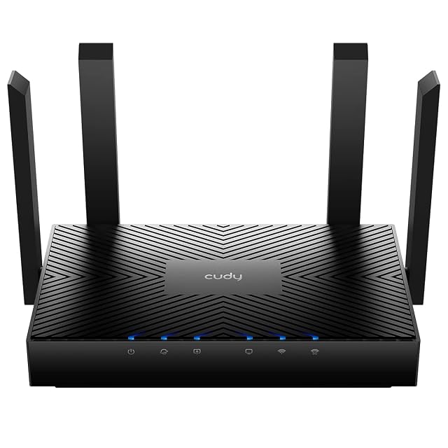 Cudy WR3000, weißer Router mit vier aufgestellten äußeren Antennen